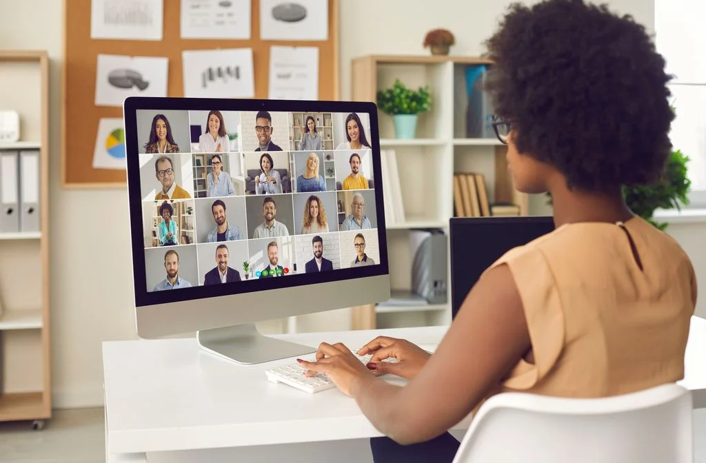 8 erfolgreiche Strategien für Hybride Kommunikation im Unternehmen 8 erfolgreiche Strategien für Hybride Kommunikation im Unternehmen